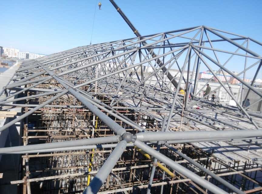调兵山商贸城屋顶网架工程